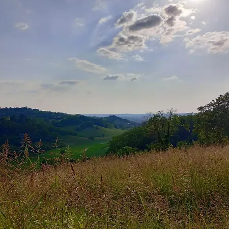 Casa Delle Foglie Sussurranti * Асти